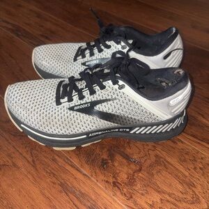 Brooks Adrenaline GTS Sneakers in Black and White